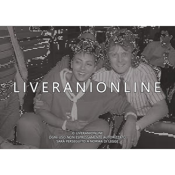NEG-RETROSPETTIVA DONATELLA MILANI CANTANTE NELLA FOTO DONATELLA MILANI CON ZUCCHERO FORNACIARI A SAINT VINCENT NELL\'ANNO 1983 AG ALDO LIVERANI SAS
