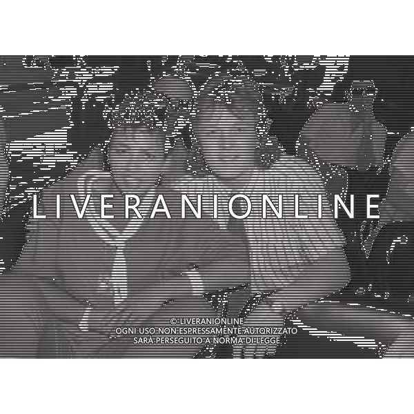 NEG-RETROSPETTIVA DONATELLA MILANI CANTANTE NELLA FOTO DONATELLA MILANI CON ZUCCHERO FORNACIARI A SAINT VINCENT NELL\'ANNO 1983 AG ALDO LIVERANI SAS