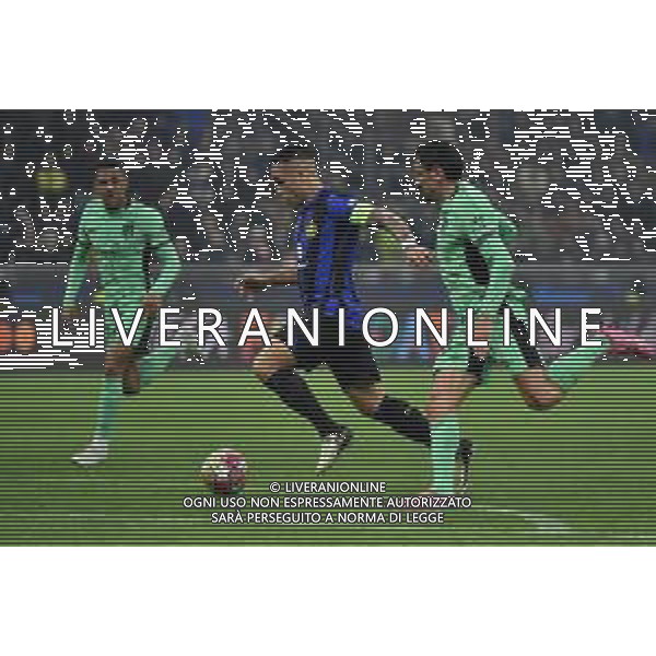 Inter vs Atletico Madrid nella foto l\'azione personale di Lautaro Martinez (Inter) che ha portato al gol dell\'1 a 0 di Marko Arnautovic (Inter) Milano 20-02-2024 Stadio Giuseppe Meazza - San Siro UEFA Champions League - ottavi di finale gara di andata foto Roberto Garavaglia/Agenzia Aldo Liverani sas/AGENZIA ALDO LIVERANI SAS