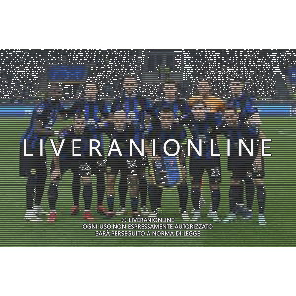 Inter vs Atletico Madrid nella foto formazione Inter, in piedi da SX Marcus Thuram, Matteo Darmian, Stefan de Vrij, Benjamin Pavard, Yann Sommer e Alessandro Bastoni; in basso da SX Henrikh Mkhitaryan, Federico Dimarco, Lautaro Martinez, Nicolo\' Barella e Hakan Calhanoglu Milano 20-02-2024 Stadio Giuseppe Meazza - San Siro UEFA Champions League - ottavi di finale gara di andata foto Roberto Garavaglia/Agenzia Aldo Liverani sas