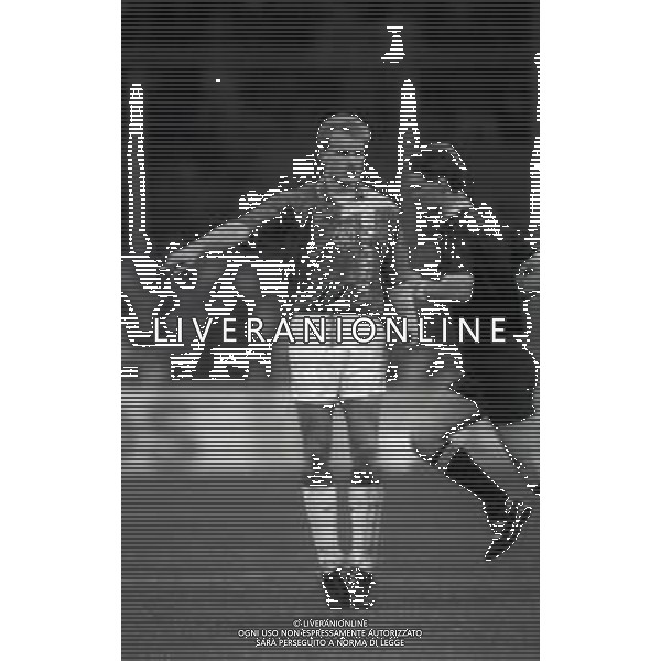 NEG-RETROSPETTIVA DENNIS BERGKAMP CALCIATORE NELLA FOTO DENNIS BERGKAMP CON LA MAGLIA DELL\'AJAX NELL\' ANNO 1991-1992 AG ALDO LIVERANI SAS