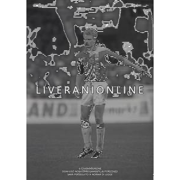 NEG-RETROSPETTIVA DENNIS BERGKAMP CALCIATORE NELLA FOTO DENNIS BERGKAMP CON LA MAGLIA DELL\'AJAX NELL\' ANNO 1991-1992 AG ALDO LIVERANI SAS
