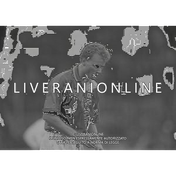 NEG-RETROSPETTIVA DENNIS BERGKAMP CALCIATORE NELLA FOTO DENNIS BERGKAMP CON LA MAGLIA DELL\'AJAX NELL\' ANNO 1991-1992 AG ALDO LIVERANI SAS