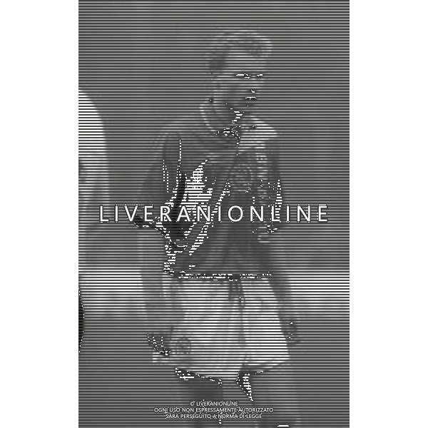 NEG-RETROSPETTIVA DENNIS BERGKAMP CALCIATORE NELLA FOTO DENNIS BERGKAMP CON LA MAGLIA DELL\'AJAX NELL\' ANNO 1991-1992 AG ALDO LIVERANI SAS
