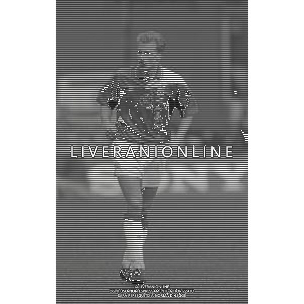NEG-RETROSPETTIVA DENNIS BERGKAMP CALCIATORE NELLA FOTO DENNIS BERGKAMP CON LA MAGLIA DELL\'AJAX NELL\' ANNO 1991-1992 AG ALDO LIVERANI SAS