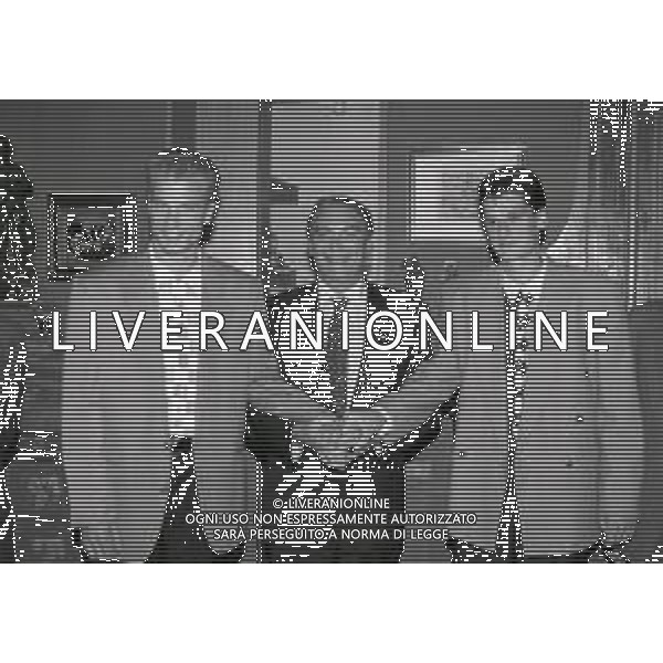 NEG-RETROSPETTIVA DENNIS BERGKAMP CALCIATORE NELLA FOTO DENNIS BERGKAMP CON WIM JONK A CASA DEL PRESIDENTE DELL\'INTER ERNESTO PELLEGRINI A MILANO NELL\'ANNO 1993 AG ALDO LIVERANI SAS
