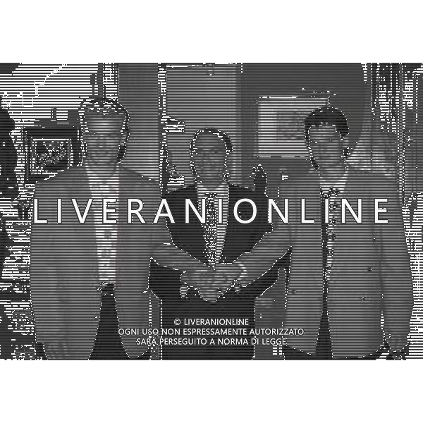 NEG-RETROSPETTIVA DENNIS BERGKAMP CALCIATORE NELLA FOTO DENNIS BERGKAMP CON WIM JONK A CASA DEL PRESIDENTE DELL\'INTER ERNESTO PELLEGRINI A MILANO NELL\'ANNO 1993 AG ALDO LIVERANI SAS