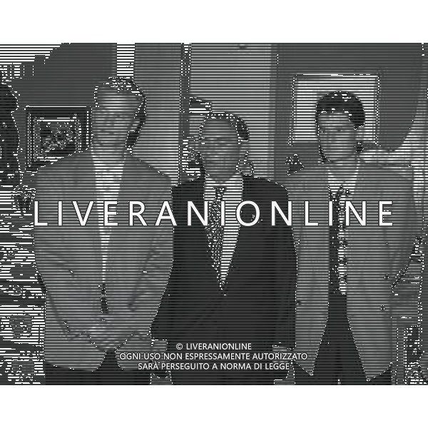 NEG-RETROSPETTIVA DENNIS BERGKAMP CALCIATORE NELLA FOTO DENNIS BERGKAMP CON WIM JONK A CASA DEL PRESIDENTE DELL\'INTER ERNESTO PELLEGRINI A MILANO NELL\'ANNO 1993 AG ALDO LIVERANI SAS