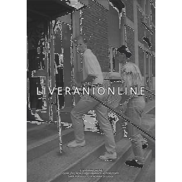 NEG-RETROSPETTIVA DENNIS BERGKAMP CALCIATORE NELLA FOTO DENNIS BERGKAMP CON WIM JONK ALL\'ARRIVO PER LE VISITEMEDICHE AL CAM NELL\'ANNO 1993 AG ALDO LIVERANI SAS  