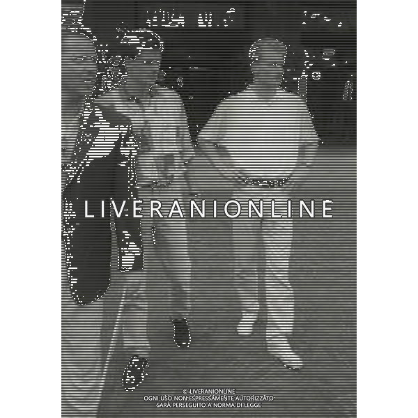 NEG-RETROSPETTIVA DENNIS BERGKAMP CALCIATORE NELLA FOTO DENNIS BERGKAMP CON WIM JONK NELL\'ANNO 1993 AG ALDO LIVERANI SAS 