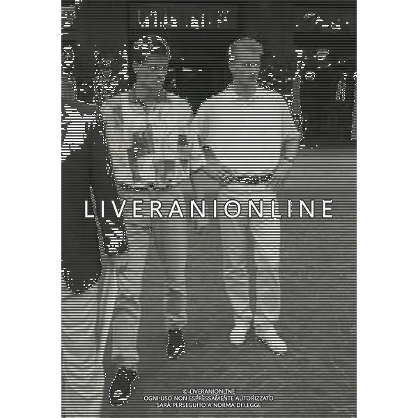 NEG-RETROSPETTIVA DENNIS BERGKAMP CALCIATORE NELLA FOTO DENNIS BERGKAMP CON WIM JONK NELL\'ANNO 1993 AG ALDO LIVERANI SAS 