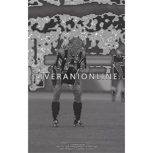 NEG-RETROSPETTIVA DENNIS BERGKAMP CALCIATORE NELLA FOTO DENNIS BERGKAMP CON WIM JONK NELL\'ANNO 1993 AG ALDO LIVERANI SAS 