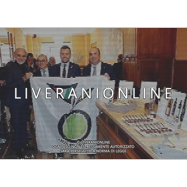 IMOLA 22 02 2024 in Municipio, il presidente dell\'Associazione Nazionale, Michele Sonnessa, ha consegnato la bandiera al sindaco Marco Panieri IMOLA E\' ENTRATA A FAR PARTE DELLE "CITTA\' DELL\'OLIO" NELLA FOTO DA SINISTRA DIRETTORE ASS NAZIONALE CITTA\' DELL\'OLIO ANTONIO BALENZANO,ASS PIERANGELO RAFFINI,SINDACO MARCO PANIERI PRESIDENTE ASS NAZIONALE CITTA\' DELL\'OLIO MICHELE SONNESSA ©SANNA/AGENZIA ALDO LIVERANI SAS