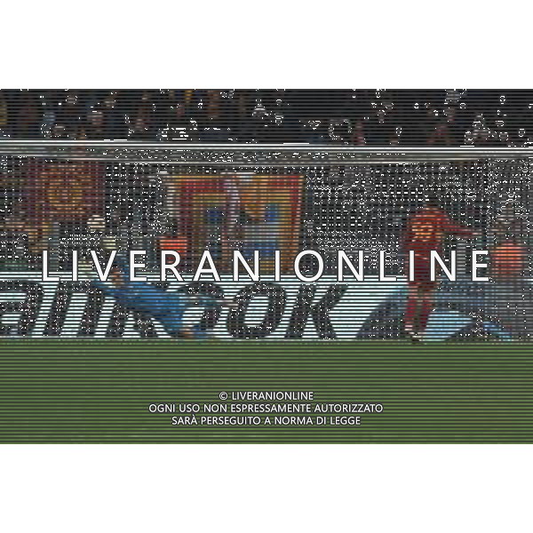 Roma vs Feyenoord - Europa League - Play Off - Stadio Olimpico - Roma 22-02-2024 nella foto Rigore decisivo Zalewski ©Federico Gaetano/AGENZIA ALDO LIVERANI SAS