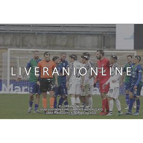 proteste con arbitro in attesa del var -FERALPISALO\' - ASCOLI 26a Giornata Campionato Calcio Serie BKT 24.02.2024 ©PAOLO GIAMPIETRI /AGENZIA ALDO LIVERANI SAS