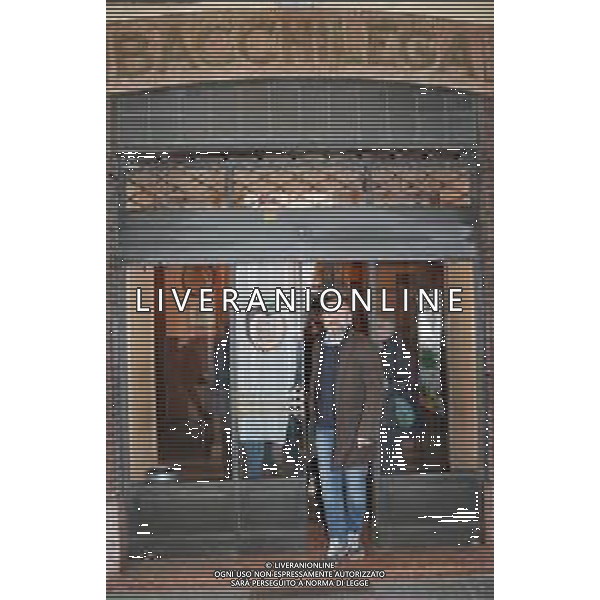 IMOLA 24 02 2024 BAR BOLOGNA PER RISTRUTTURARE IL PROPRIO LOCALE SI SPOSTA AL EX BAR BACCHILEGA CON IL PERMESSO DEL COMUNE PER 15 GIORNI NELLA FOTO ANDREA VERNOCCHI BAR BOLOGNA ESCE DAL BAR BACCHILEGA ©SANNA /AGENZIA ALDO LIVERANI SAS