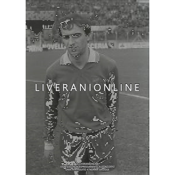 NEG-RETROSPETTIVA GIANCARLO CENTI CALCIATORE NELLA FOTO GIANCARLO CENTI CON LA MAGLIA DEL COMO CALCIO NELL\'ANNO 1980-1981 AG ALDO LIVERANI SAS