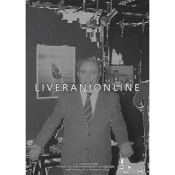 NEG-RETROSPETTIVA GIANNI BRERA GIORNALISTA E SCRITTORE NELLA FOTO GIANNI BRERA A MILANO ALLA PRESENTAZIONE DI UN MOSTRA NELL\'ANNO 1973 AG ALDO LIVERANI SAS