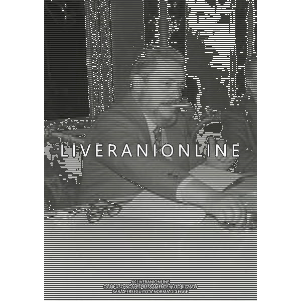 NEG-RETROSPETTIVA GIANNI BRERA GIORNALISTA E SCRITTORE NELLA FOTO GIANNI BRERA A MILANO AL CIRCOLO DELLA STAMPA CON MARIO SOLDATI NELL\'ANNO 1974 AG ALDO LIVERANI SAS 