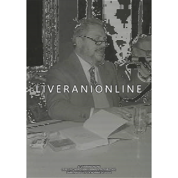 NEG-RETROSPETTIVA GIANNI BRERA GIORNALISTA E SCRITTORE NELLA FOTO GIANNI BRERA A MILANO AL CIRCOLO DELLA STAMPA CON MARIO SOLDATI NELL\'ANNO 1974 AG ALDO LIVERANI SAS 
