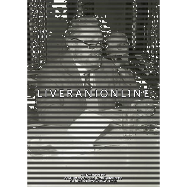 NEG-RETROSPETTIVA GIANNI BRERA GIORNALISTA E SCRITTORE NELLA FOTO GIANNI BRERA A MILANO AL CIRCOLO DELLA STAMPA CON MARIO SOLDATI NELL\'ANNO 1974 AG ALDO LIVERANI SAS 