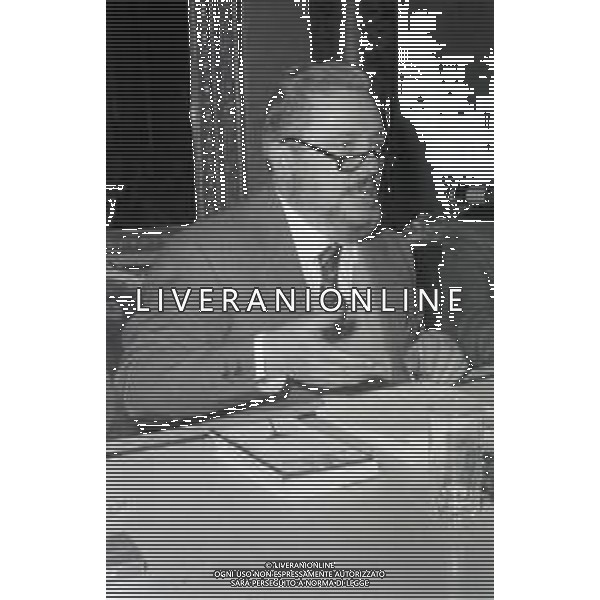 NEG-RETROSPETTIVA GIANNI BRERA GIORNALISTA E SCRITTORE NELLA FOTO GIANNI BRERA A MILANO AL CIRCOLO DELLA STAMPA CON MARIO SOLDATI NELL\'ANNO 1974 AG ALDO LIVERANI SAS 