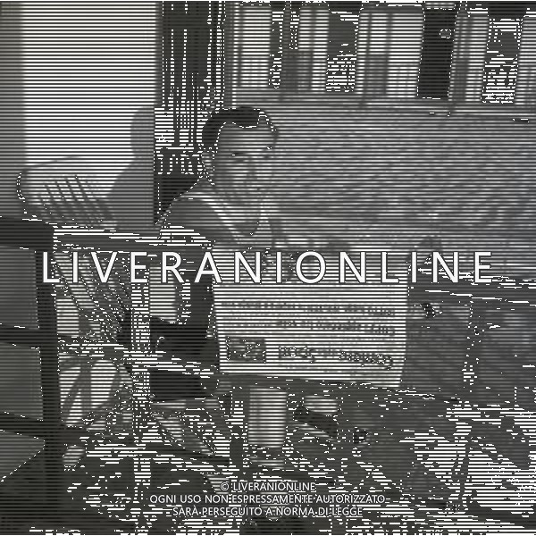 NEG-RETROSPETTIVA CARLO CAMPANINI ATTORE NELLA FOTO CARLO CAMPANINI A CAPRI NELL\'ANNO 1952 AG ALDO LIVERANI SAS