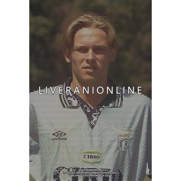 NEG-RETROSPETTIVA ROBERTO BARONIO CALCIATORE NELLA FOTO ROBERTO BARONIO CON LA MAGLIA DELLA LAZIO CALCIO NELL\'ANNO 1996-1997 AG ALDO LIVERANI SAS 