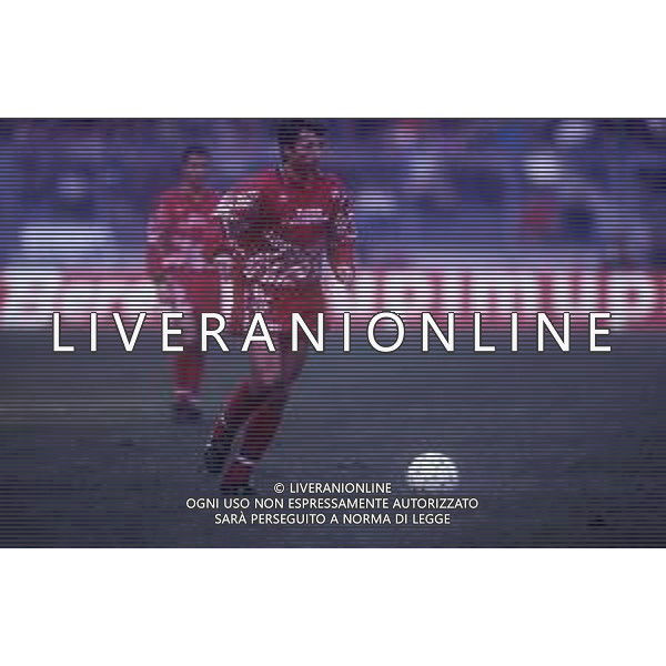 DIAP-RETROSPETTIVA DAN PETRESCU CALCIATORE NELLA FOTO DAN PETRESCU CON LA MAGLIA DEL FOGGIA CALCIO NELL\'ANNO 1991-1992 AG ALDO LIVERANI SAS