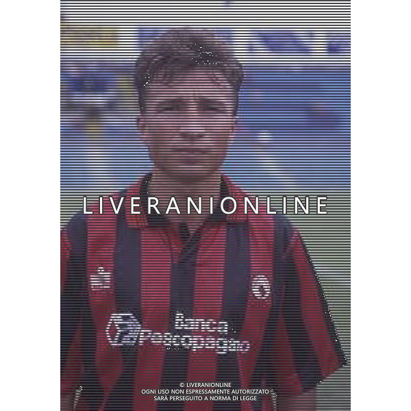 DIAP-RETROSPETTIVA DAN PETRESCU CALCIATORE NELLA FOTO DAN PETRESCU CON LA MAGLIA DEL FOGGIA CALCIO NELL\'ANNO 1991-1992 AG ALDO LIVERANI SAS