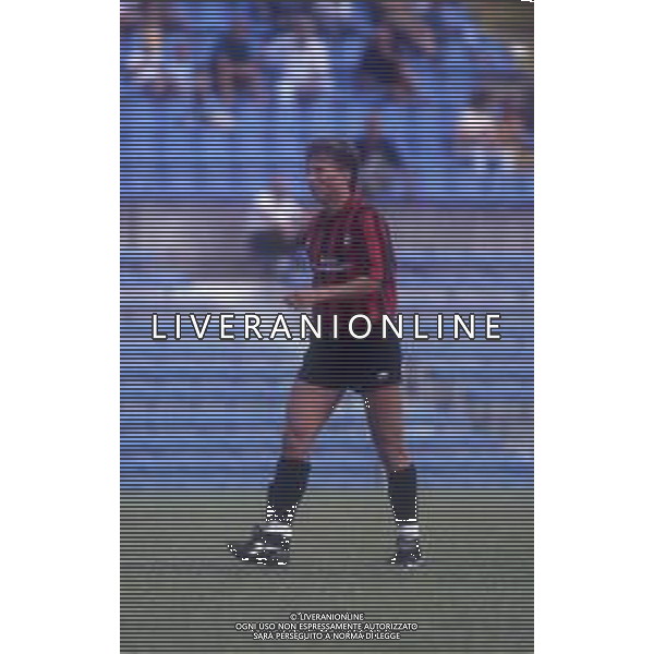 DIAP-RETROSPETTIVA DAN PETRESCU CALCIATORE NELLA FOTO DAN PETRESCU CON LA MAGLIA DEL FOGGIA CALCIO NELL\'ANNO 1991-1992 AG ALDO LIVERANI SAS