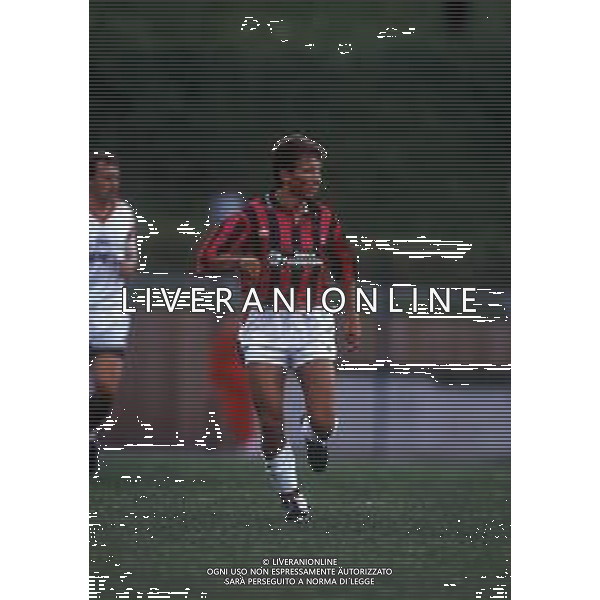 DIAP-RETROSPETTIVA DAN PETRESCU CALCIATORE NELLA FOTO DAN PETRESCU CON LA MAGLIA DEL FOGGIA CALCIO NELL\'ANNO 1991-1992 AG ALDO LIVERANI SAS