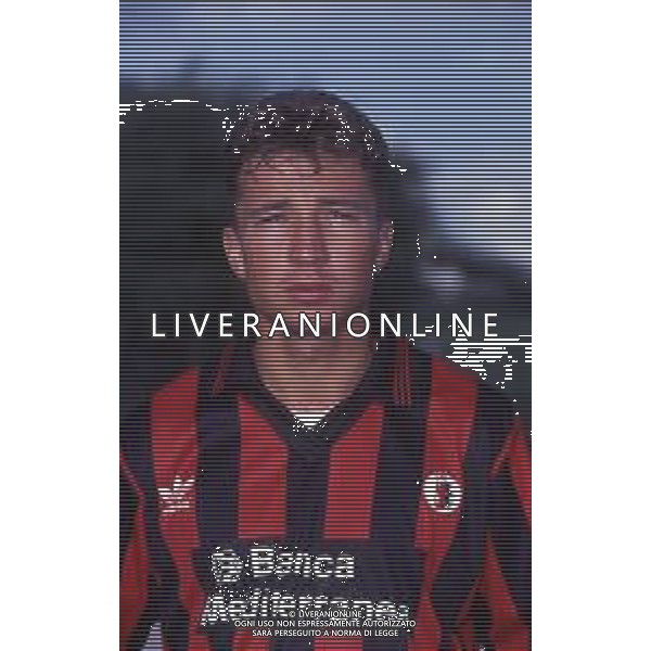DIAP-RETROSPETTIVA DAN PETRESCU CALCIATORE NELLA FOTO DAN PETRESCU CON LA MAGLIA DEL FOGGIA CALCIO NELL\'ANNO 1991-1992 AG ALDO LIVERANI SAS