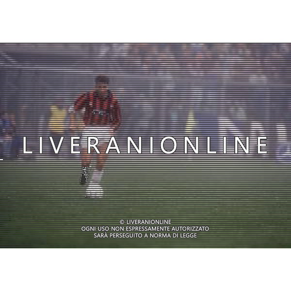 DIAP-RETROSPETTIVA DAN PETRESCU CALCIATORE NELLA FOTO DAN PETRESCU CON LA MAGLIA DEL FOGGIA CALCIO NELL\'ANNO 1991-1992 AG ALDO LIVERANI SAS