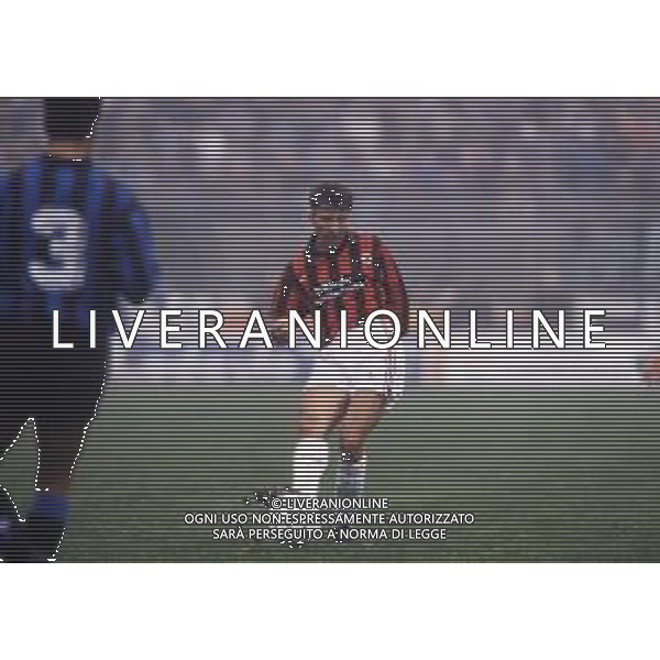 DIAP-RETROSPETTIVA DAN PETRESCU CALCIATORE NELLA FOTO DAN PETRESCU CON LA MAGLIA DEL FOGGIA CALCIO NELL\'ANNO 1991-1992 AG ALDO LIVERANI SAS