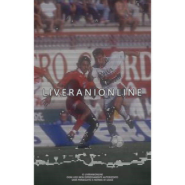 DIAP-RETROSPETTIVA DAN PETRESCU CALCIATORE NELLA FOTO DAN PETRESCU CON LA MAGLIA DEL GENOA CALCIO NELL\'ANNO 1993 AG ALDO LIVERANI SAS 