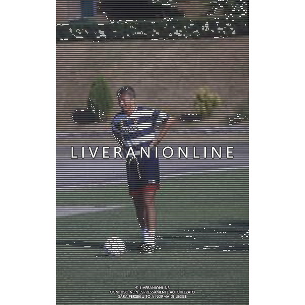 DIAP-RETROSPETTIVA DAN PETRESCU CALCIATORE NELLA FOTO DAN PETRESCU CON LA MAGLIA DEL GENOA CALCIO NELL\'ANNO 1993 AG ALDO LIVERANI SAS 