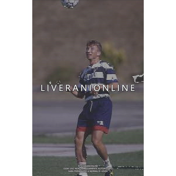 DIAP-RETROSPETTIVA DAN PETRESCU CALCIATORE NELLA FOTO DAN PETRESCU CON LA MAGLIA DEL GENOA CALCIO NELL\'ANNO 1993 AG ALDO LIVERANI SAS 