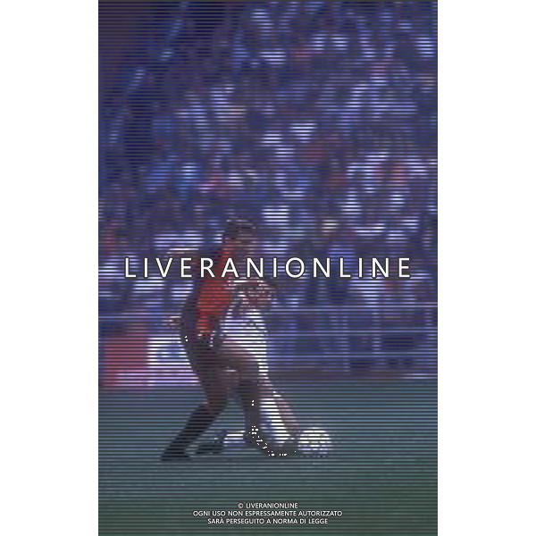 DIAP-RETROSPETTIVA DAN PETRESCU CALCIATORE NELLA FOTO DAN PETRESCU CON LA MAGLIA DEL GENOA CALCIO NELL\'ANNO 1993 AG ALDO LIVERANI SAS 