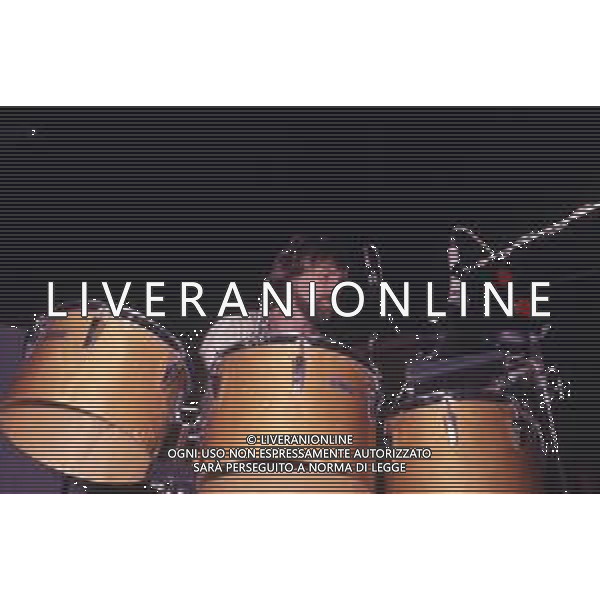 DIAP-RETROSPETTIVA TONY ESPOSITO MUSICISTA-PERCUSSIONISTA E CANTAUTORE NELLA FOTO TONY ESPOSITO NELL\'ANNO 1985 AG ALDO LIVERANI SAS