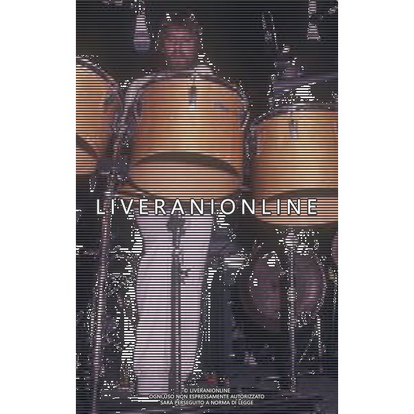 DIAP-RETROSPETTIVA TONY ESPOSITO MUSICISTA-PERCUSSIONISTA E CANTAUTORE NELLA FOTO TONY ESPOSITO NELL\'ANNO 1985 AG ALDO LIVERANI SAS