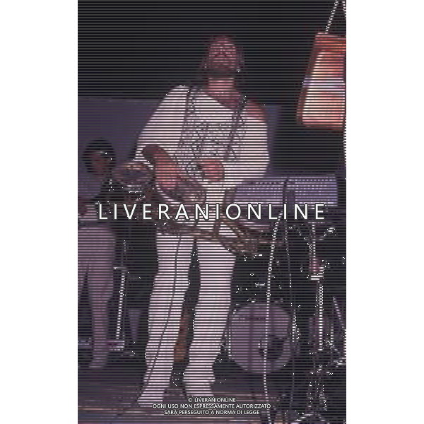 DIAP-RETROSPETTIVA TONY ESPOSITO MUSICISTA-PERCUSSIONISTA E CANTAUTORE NELLA FOTO TONY ESPOSITO NELL\'ANNO 1985 AG ALDO LIVERANI SAS