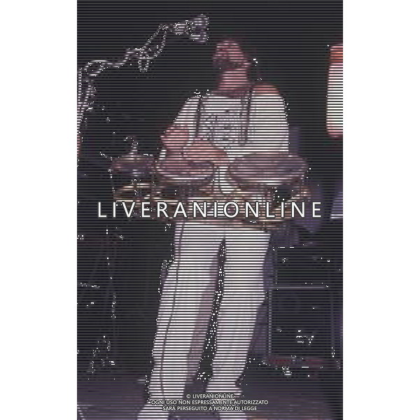 DIAP-RETROSPETTIVA TONY ESPOSITO MUSICISTA-PERCUSSIONISTA E CANTAUTORE NELLA FOTO TONY ESPOSITO NELL\'ANNO 1985 AG ALDO LIVERANI SAS