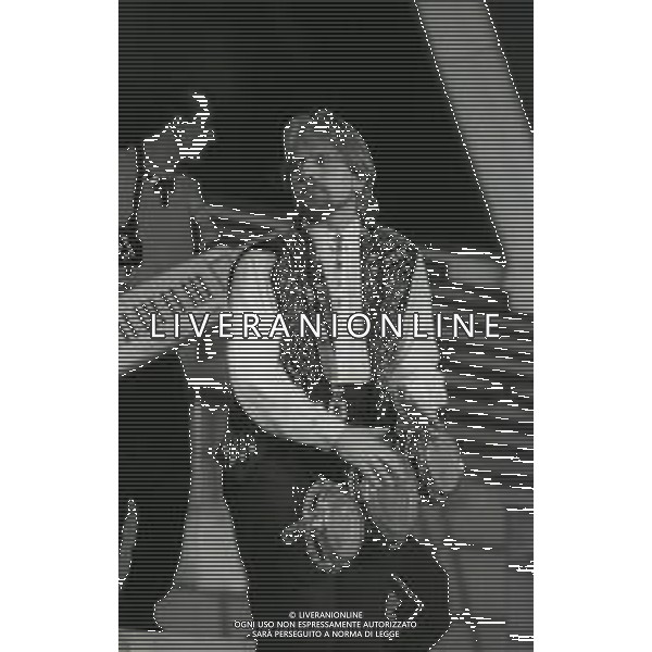 NEG-RETROSPETTIVA TONY ESPOSITO MUSICISTA-PERCUSSIONISTA E CANTAUTORE NELLA FOTO TONY ESPOSITO NELL\'ANNO 1987 A SANREMO AG ALDO LIVERANI SAS