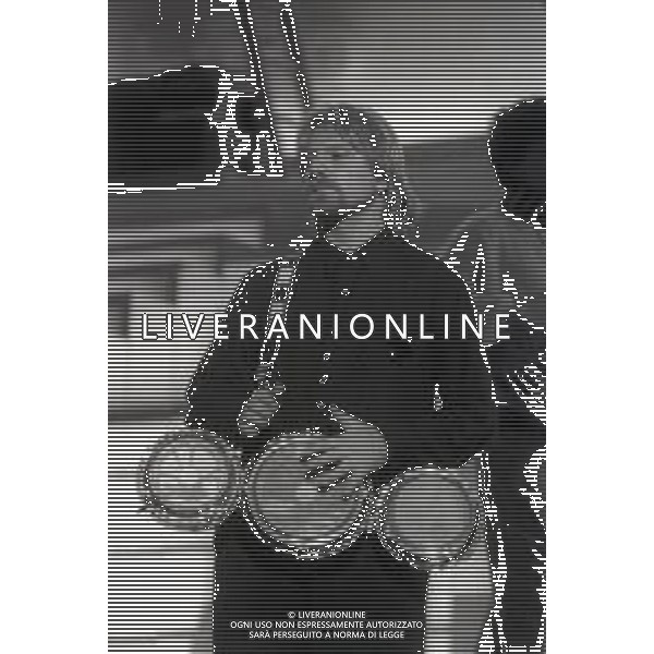 NEG-RETROSPETTIVA TONY ESPOSITO MUSICISTA-PERCUSSIONISTA E CANTAUTORE NELLA FOTO TONY ESPOSITO NELL\'ANNO 1987 A SANREMO AG ALDO LIVERANI SAS