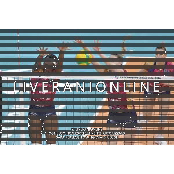 TVRG Allianz Vero Volley Milano vs LKS Commercecon Lodz nella foto Paola Egonu (Vero Volley Milano) SX e Laura Heyrman (Vero Volley Milano) DX a muro Milano 29-02-2024 Allianz Cloud CEV Champions League - quarti di finale gara di ritorno foto Roberto Garavaglia/Agenzia Aldo Liverani sas