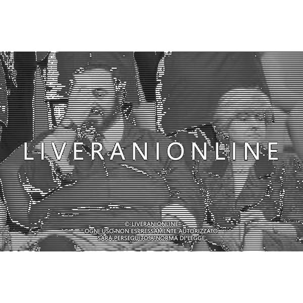 Neg - RETROSPETTIVA LUCIANO PAVAROTTI TENORE NELLA FOTO CON LA PRIMA MOGLIE ADUA VERONI IN TRIBUNA DURANTE I MONDIALI DI CALCIO \'ITALIA \'90\' NELL\'ANNO 1990 AG ALDO LIVERANI SAS