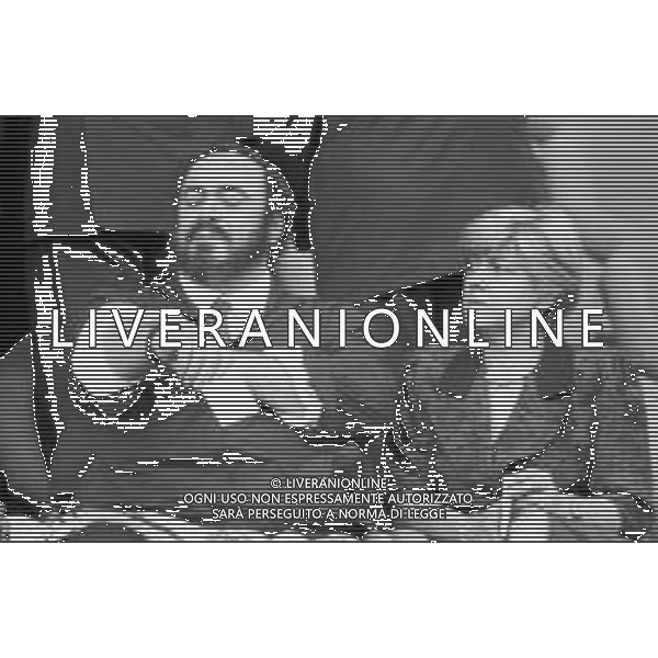 Neg - RETROSPETTIVA LUCIANO PAVAROTTI TENORE NELLA FOTO CON LA PRIMA MOGLIE ADUA VERONI IN TRIBUNA DURANTE I MONDIALI DI CALCIO \'ITALIA \'90\' NELL\'ANNO 1990 AG ALDO LIVERANI SAS