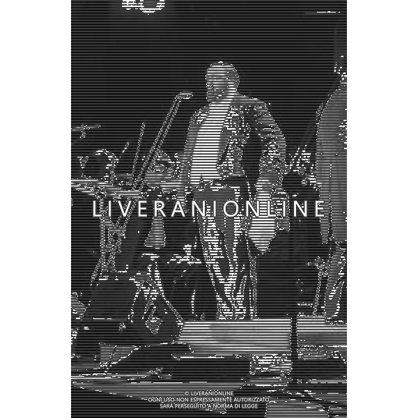 Neg - RETROSPETTIVA LUCIANO PAVAROTTI TENORE NELLA FOTO IN CONCERTO PER L\'INAUGURAZIONE DEI MONDIALI DI CALCIO FIFA WORLD CUP \'ITALIA \'90\' AL PALATRUSSARDI DI MILANO NELL\'ANNO 1990 AG ALDO LIVERANI SAS