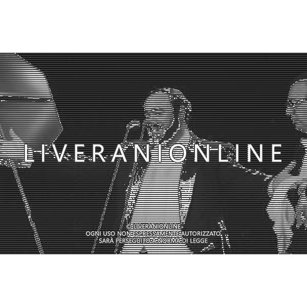 Neg - RETROSPETTIVA LUCIANO PAVAROTTI TENORE NELLA FOTO IN CONCERTO PER L\'INAUGURAZIONE DEI MONDIALI DI CALCIO FIFA WORLD CUP \'ITALIA \'90\' AL PALATRUSSARDI DI MILANO NELL\'ANNO 1990 AG ALDO LIVERANI SAS